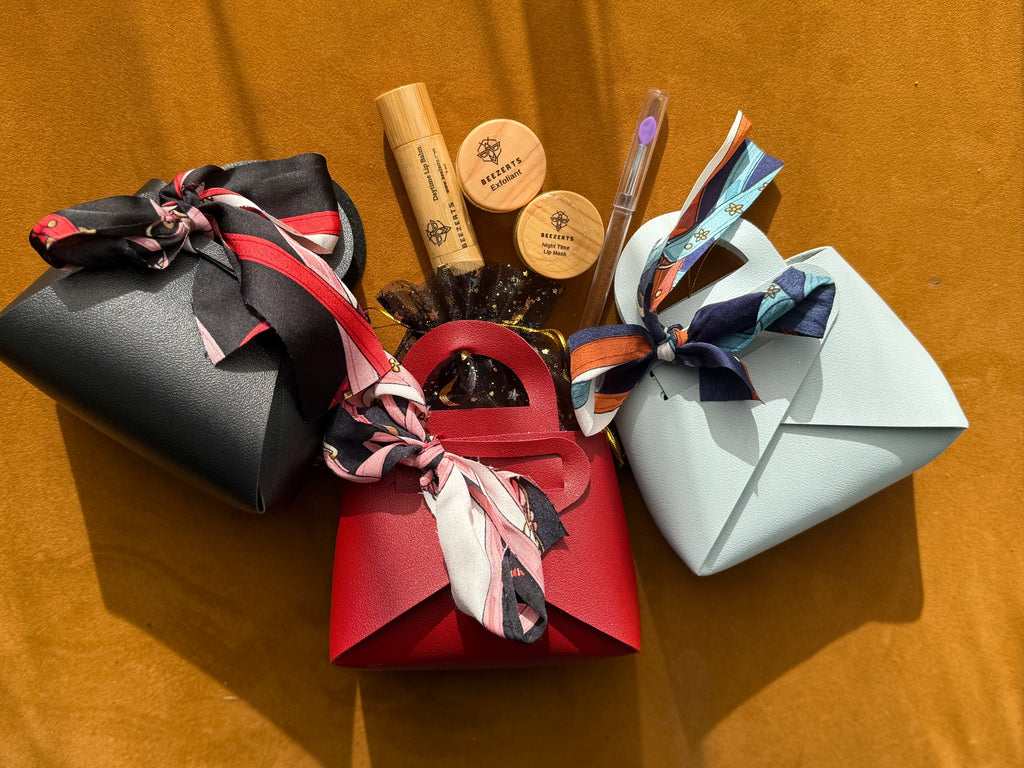 3 in 1 ''Love Your Lips" Total Lip Care Package *[FREE: Mini backpack + Bee charm + Makeup brush]